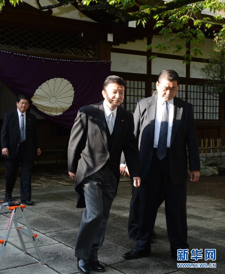 日本總務(wù)大臣和上百名國會議員參拜靖國神社 日本總務(wù)大臣和上百名國會議員參拜靖國神社