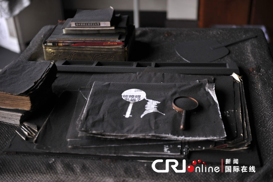 成都一飲水機(jī)自燃 屋子被熏成“黑煤窯” 成都一飲水機(jī)自燃 屋子被熏成“黑煤窯”