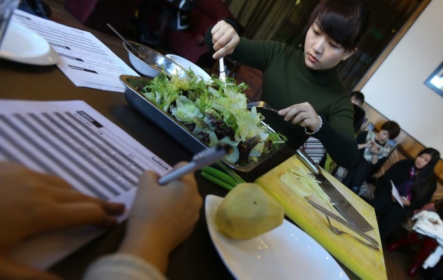 富豪相親面試 先看外貌再考切土豆絲 富豪相親面試 先看外貌再考切土豆絲