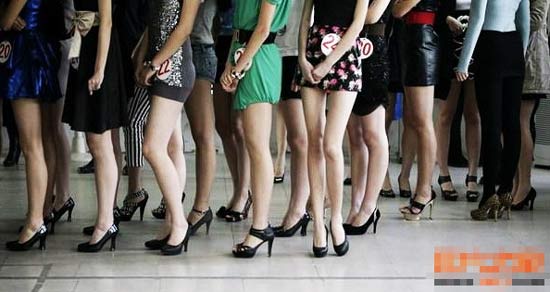 藝考面面觀之辛酸史 18歲女生騙外婆萬(wàn)元抽脂 藝考面面觀之辛酸史 18歲女生騙外婆萬(wàn)元抽脂