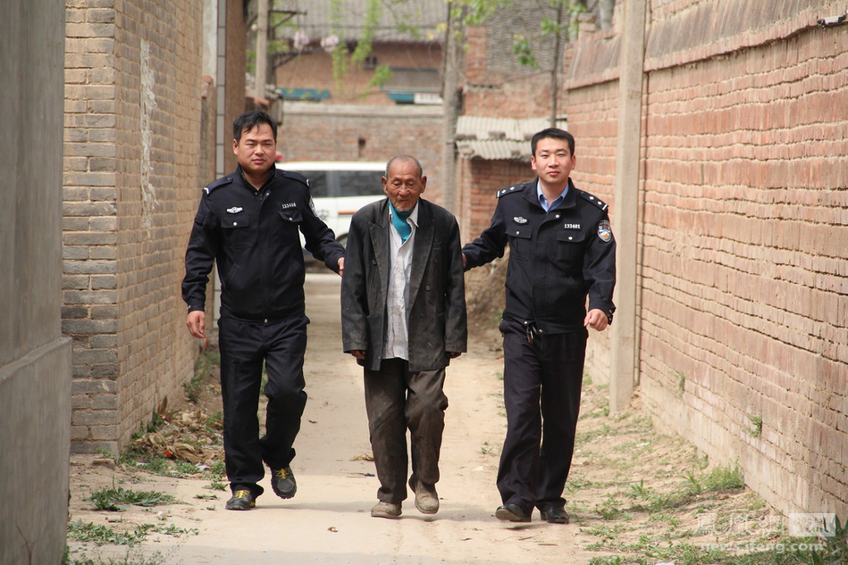 九旬老翁盜竊10萬(wàn)元受審 九旬老翁盜竊10萬(wàn)元受審