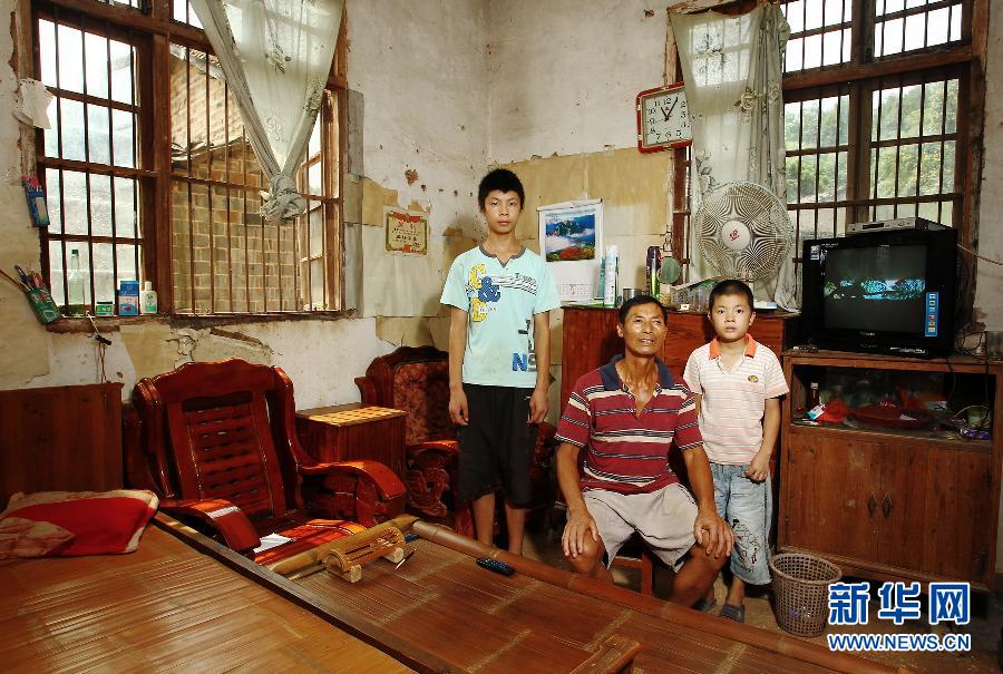 農(nóng)場(chǎng)棚戶區(qū)的最后留守家庭：留下的是回憶，迎來(lái)的是幸福