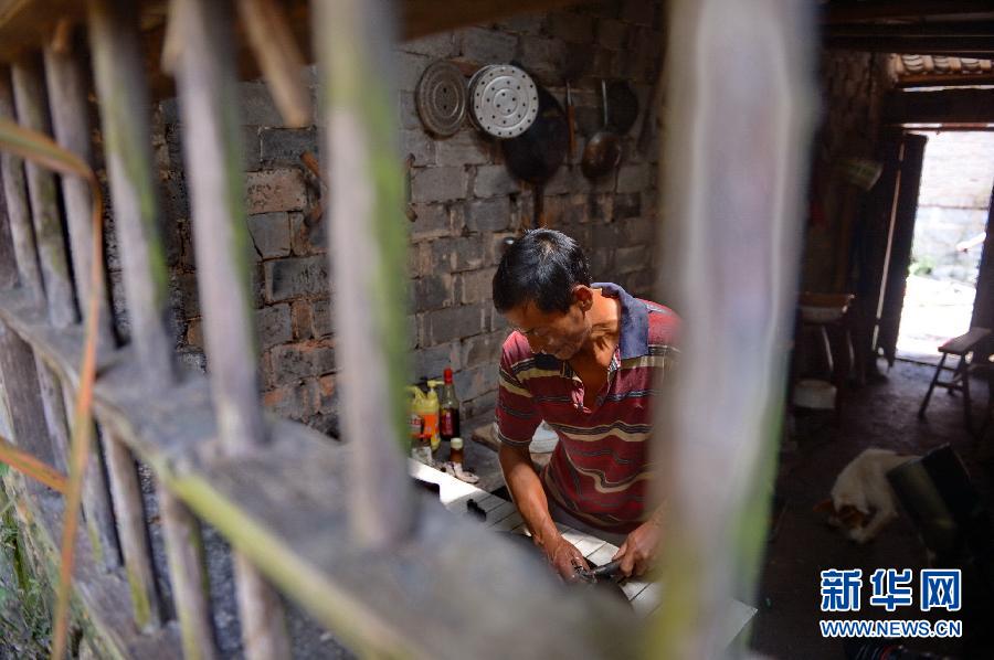 農(nóng)場(chǎng)棚戶區(qū)的最后留守家庭：留下的是回憶，迎來(lái)的是幸福