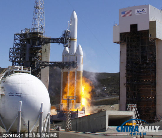 地時間2013年8月28日,在美國加州范登堡空軍基地,美國最大的“德爾塔IV”型重型火箭發(fā)射升空,將一顆機密間諜衛(wèi)星送入太空。