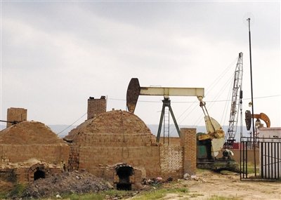 正在作業(yè)的揭蓋井，位于定邊縣紅柳溝鎮(zhèn)紅柳溝村。