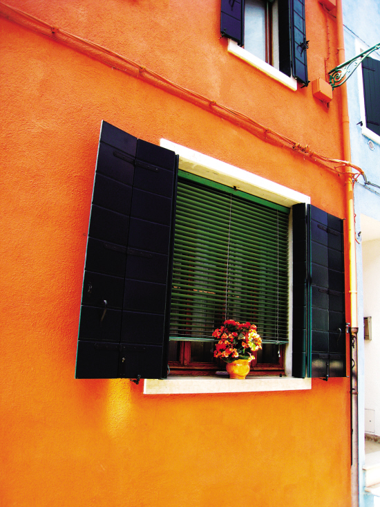 意大利布拉諾 剪碎的彩虹撒在美麗小城(圖) 意大利布拉諾 剪碎的彩虹撒在美麗小城(圖)