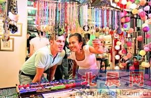 更多的購物樂趣要在夜市、跳蚤市場中慢慢發(fā)掘。