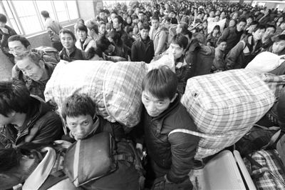 　　火車站人滿為患。新華社發(fā)