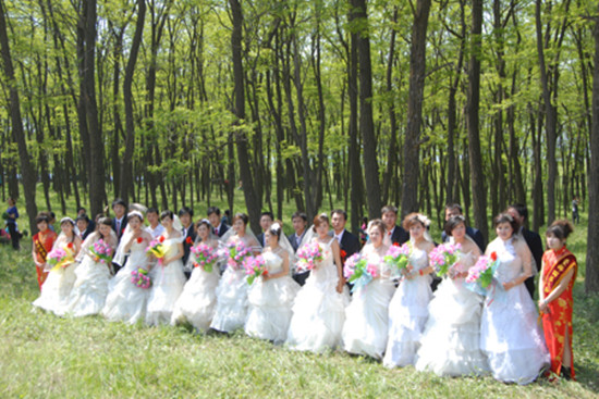 賞鄉(xiāng)村田園風(fēng)光 品舌尖一抹槐花香 賞鄉(xiāng)村田園風(fēng)光 品舌尖一抹槐花香