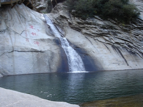 夏日避暑鉆進京郊瀑布 京郊三大觀瀑好去處 夏日避暑鉆進京郊瀑布 京郊三大觀瀑好去處