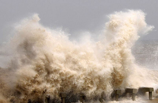 春汛大潮期 聽潮錢塘江 春汛大潮期 聽潮錢塘江
