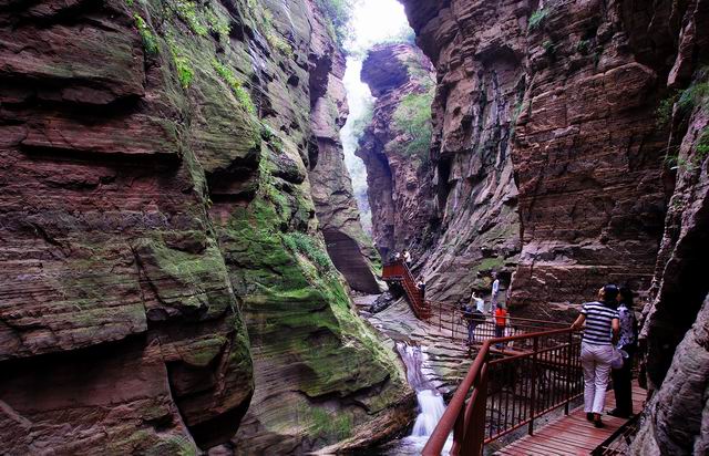 帶你走進5A景區(qū)“新兵”龍?zhí)洞髰{谷 帶你走進5A景區(qū)“新兵”龍?zhí)洞髰{谷