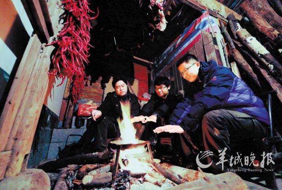 　　在土家人吊腳樓小住的那個夜晚,讓我想起了外婆家。