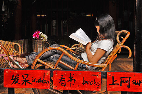 發(fā)呆,看書,上網…… 發(fā)呆,看書,上網……