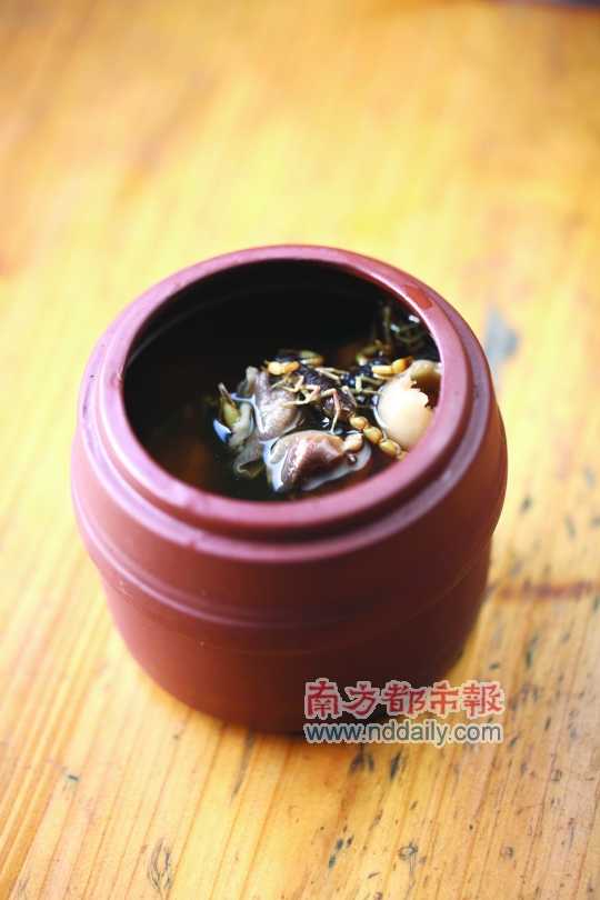 蝎子燉蝸牛。