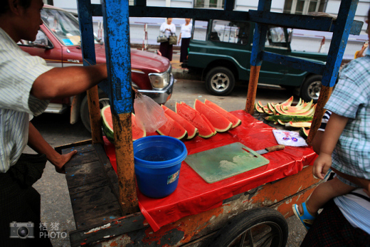 緬甸，繽紛的街邊平民小吃
