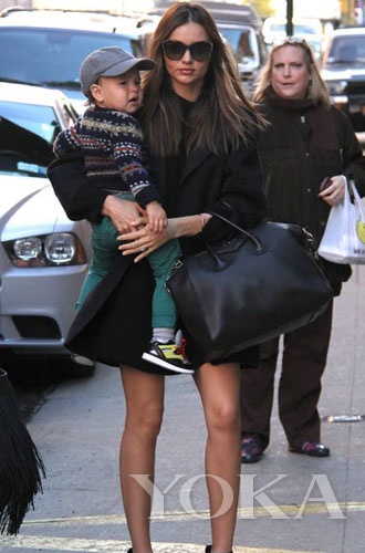 米蘭達(dá)榮升超級(jí)辣媽 米蘭達(dá)榮升超級(jí)辣媽