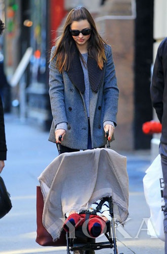 推著寶寶逛街 推著寶寶逛街