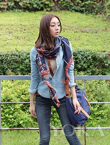 寒冬PK內(nèi)秀時(shí)尚 輕薄圍巾是主角 寒冬PK內(nèi)秀時(shí)尚 輕薄圍巾是主角