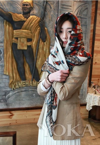 寒冬PK內(nèi)秀時(shí)尚 輕薄圍巾是主角(5) 寒冬PK內(nèi)秀時(shí)尚 輕薄圍巾是主角(5)