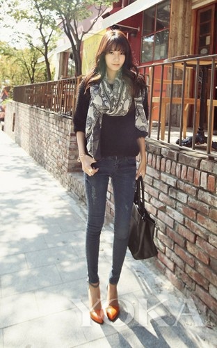 寒冬PK內(nèi)秀時(shí)尚 輕薄圍巾是主角(6) 寒冬PK內(nèi)秀時(shí)尚 輕薄圍巾是主角(6)