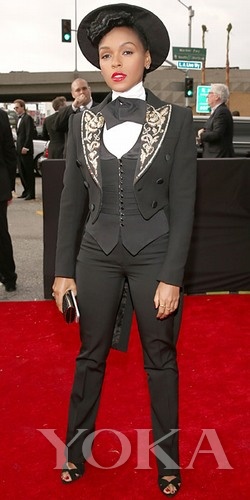  Janelle Monae這身跟去年的打扮差不多，爵士名伶的標配嗎