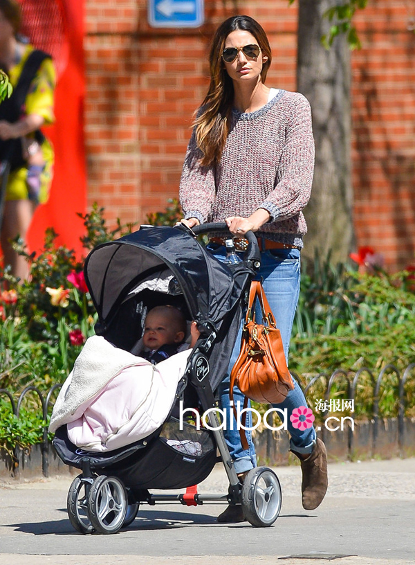 莉莉·奧爾德里奇 (Lily Aldridge) 莉莉·奧爾德里奇 (Lily Aldridge)