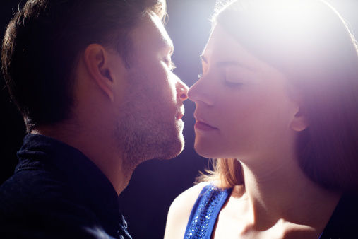 玩曖昧的5個(gè)原則：先主動你就輸了