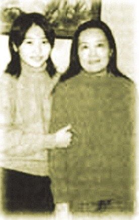 張末與媽媽肖華的合影(資料圖) 張末與媽媽肖華的合影(資料圖)