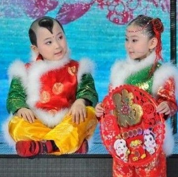 鄧鳴賀(左)在春晚上。