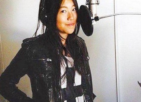 王菲女兒竇靖童的彈唱視頻被網(wǎng)友贊美。（資料圖）