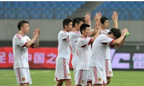 國足1：5恥敗泰國隊(duì)。