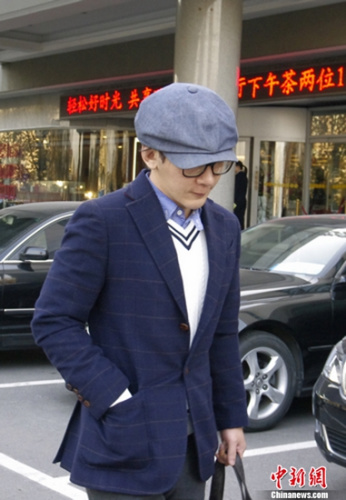 劉謙低調(diào)離開酒店(羅攀 耿慶源攝) 劉謙低調(diào)離開酒店(羅攀 耿慶源攝)