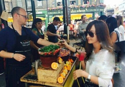 姚笛前段時(shí)間被拍到英國度假 姚笛前段時(shí)間被拍到英國度假