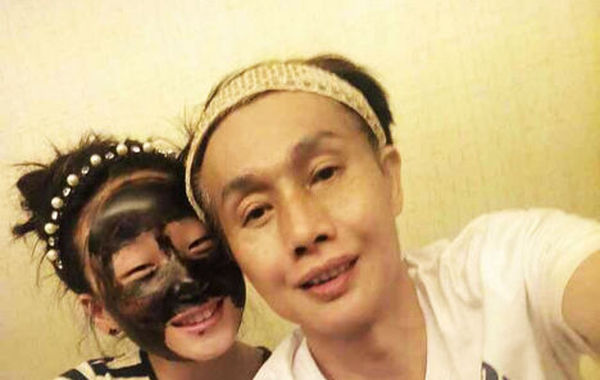 據(jù)悉，2011年，鄧建國(guó)在廣州舉行婚禮迎娶90后“干女兒”黃梓琪。