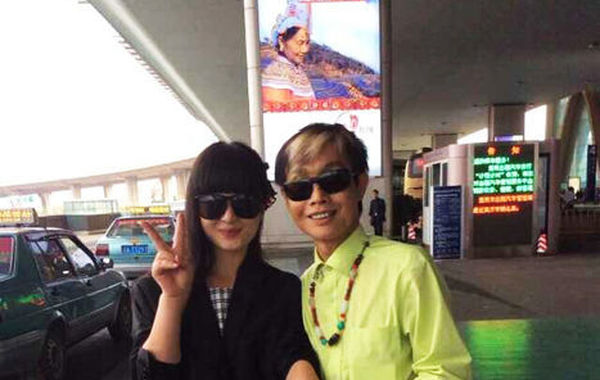 鄧建國(guó)與新女友。