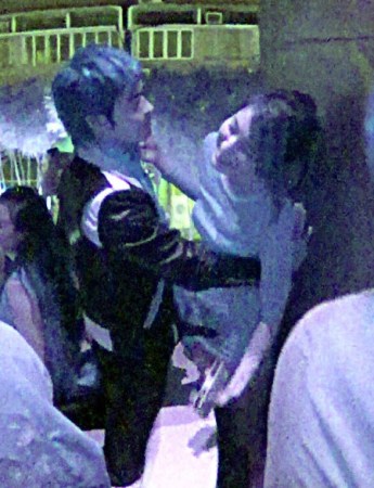 鄭嘉穎夜店與辣妹激吻 鄭嘉穎夜店與辣妹激吻