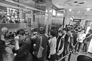 2012年排隊(duì)買電影票的場(chǎng)景常能看到 2012年排隊(duì)買電影票的場(chǎng)景常能看到