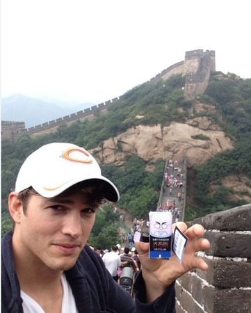 好萊塢著名影星艾什頓庫徹攜“喬大爺”游中國 好萊塢著名影星艾什頓庫徹攜“喬大爺”游中國