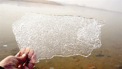 龍湖今年首次結(jié)冰 今天最低溫0℃ 龍湖今年首次結(jié)冰 今天最低溫0℃