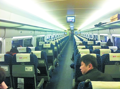 　春運(yùn)頭兩天，部分高鐵上座率并不高。