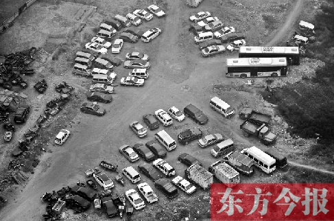 鄭州市一違章車輛處理停車場中包含一些報廢車輛 鄭州市一違章車輛處理停車場中包含一些報廢車輛