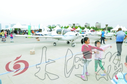 　每個(gè)人心中都有一個(gè)飛翔夢。圓這個(gè)夢，去安陽吧！