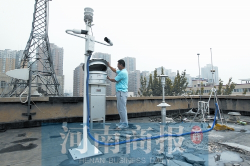 鄭州灰霾監(jiān)測站正在調(diào)試，預計9月將正式投入使用 記者 鄧萬里/攝