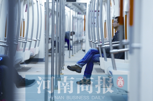 倆小時不出地鐵站，要按全程收費 王春勝/攝