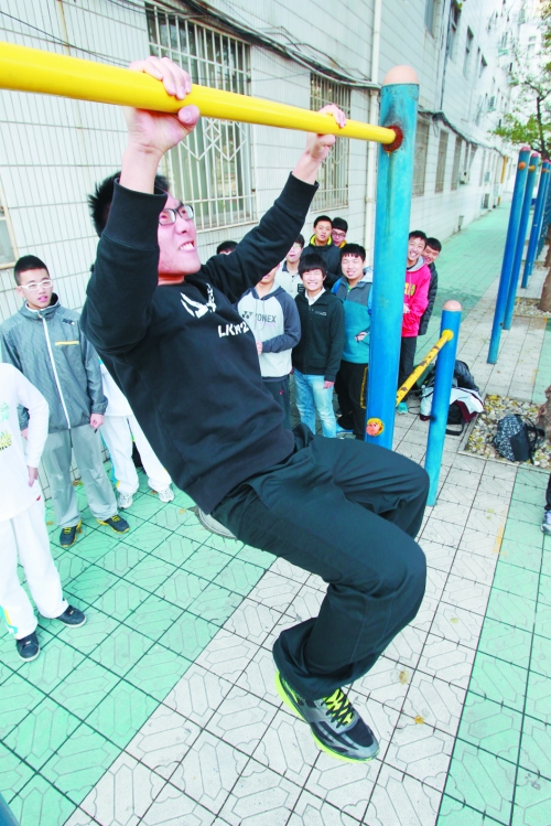 對于對外開放體育設(shè)施的學(xué)校，市民滿懷期待。