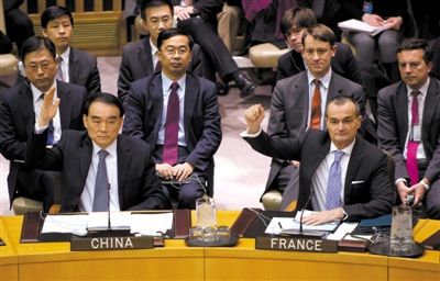 1月22日，紐約，中國(guó)常駐聯(lián)合國(guó)代表李保東舉手贊成通過對(duì)朝鮮制裁決議。