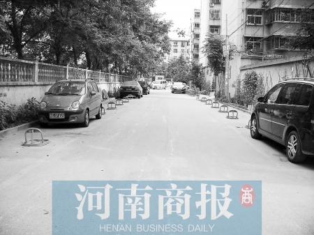 城市公共道路，成了很多人的“停車場(chǎng)” 記者 邱曉峰/攝