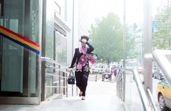 2013年7月22日，李某輪奸案庭前會議在海淀某法庭舉行，現(xiàn)場有大批媒體等候。