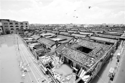 19日，廣東汕頭潮陽(yáng)區(qū)和平鎮(zhèn)出現(xiàn)水浸現(xiàn)象。連日來，廣東省汕頭市潮陽(yáng)區(qū)、潮南區(qū)普降暴雨。新華社發(fā)